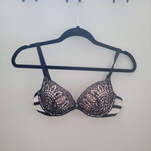 Like new Victoria's Secret Pushup Bra